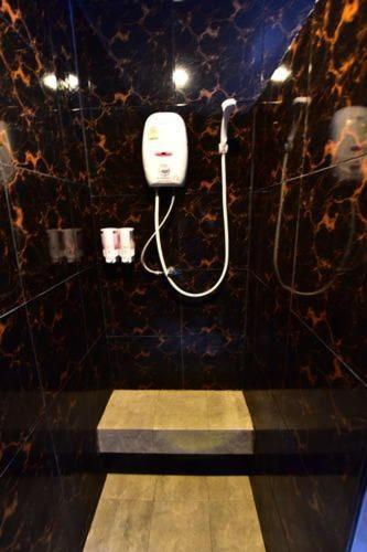 Love Box Resort Банкок Екстериор снимка